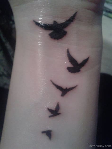 53 Fantastic Birds Tattoos For Wrist