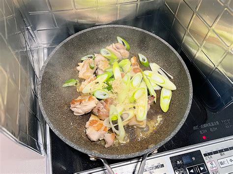 「ねぎ塩チキン」を“塩”で作るのはもったいない！塩の代わりに入れる“腸がととのう調味料”とは