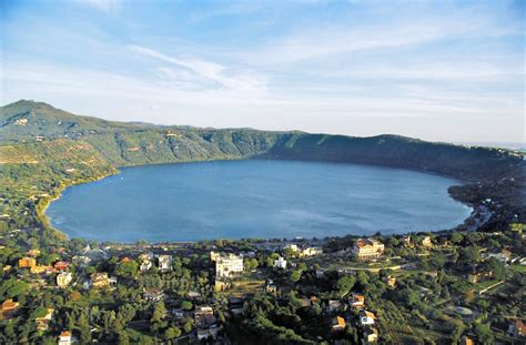 Volcano near Rome starts rumbling after earthquakes hit central Italy ...