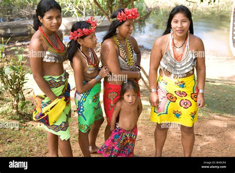 Embera Girl Hi Res Stock Photography And Images Alamy