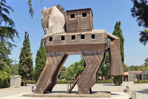 Troya Ruinas Y Museo De Una Ciudad Cargada De Historia