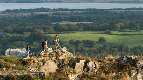 Randonner dans les Monts dArrée Tourisme Bretagne