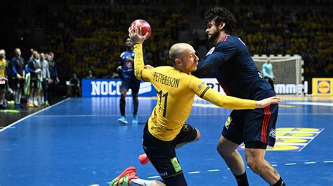 Tung svensk start på VM semifinalen Frankrike leder i halvtid