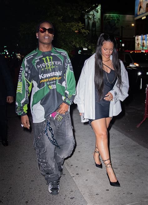 Rihanna Sexy Legs Hot Celebs Home