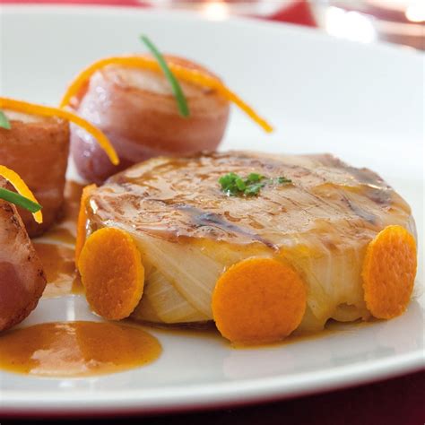 Tatin dendives au caramel dorange et Saint Jacques au lard fumé