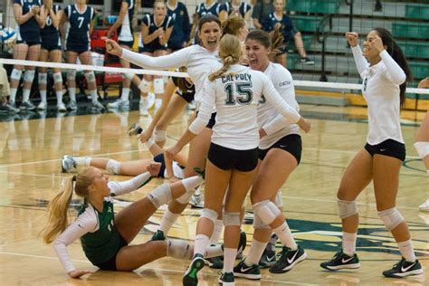 Cal Poly Volleyball kicks-off conference play with a bang - Fansmanship