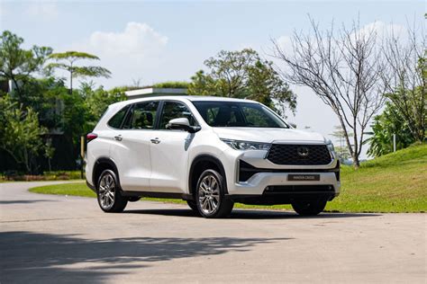 Toyota Innova Cross ra mắt tại Việt Nam Có phiên bản hybrid giá từ