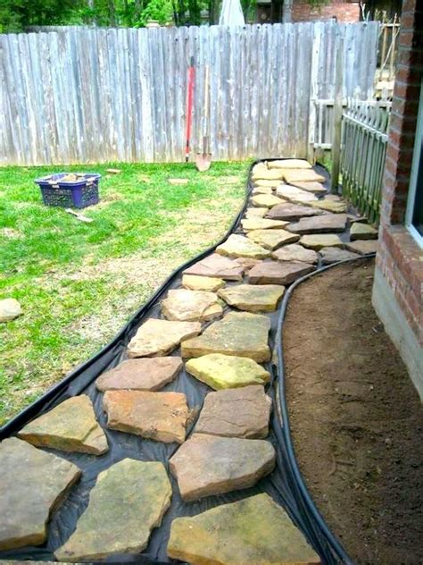 How to DIY Your Flagstone Walkway This Weekend | Backyard walkway ...