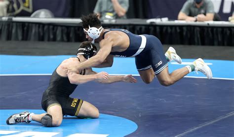 College Wrestling No 1 Penn State Beats No 2 Iowa 19 13 In Top