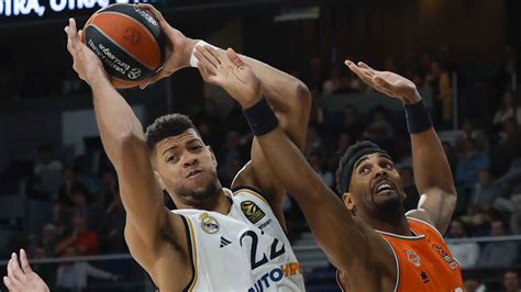 El Madrid Remonta A Un Combativo Valencia Basket Y Sigue Dominando Con