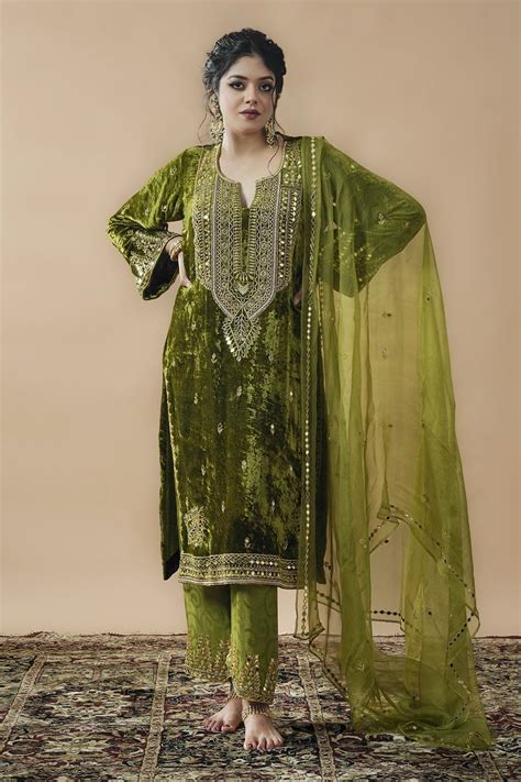 Buy Green Kurta Silk Velvet Embroidered Zardozi Notched Round Neck Set