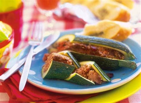 Courgette Gevuld Met Kruidig Gehakt Recept Allerhande Albert Heijn