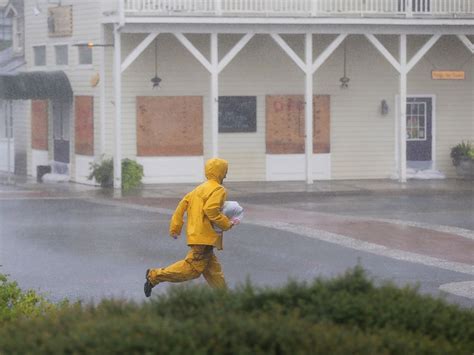 Hurricane Matthew Lashes Florida With 100 Mph Winds 3 Dead As Over 1