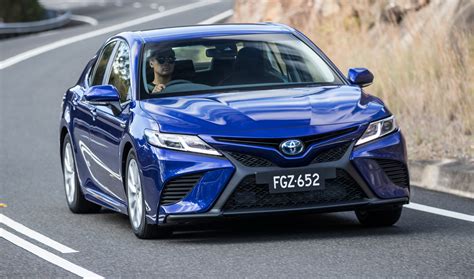 Toyota Camry Tembusi Pasaran Australia L Hibrid Dan L V