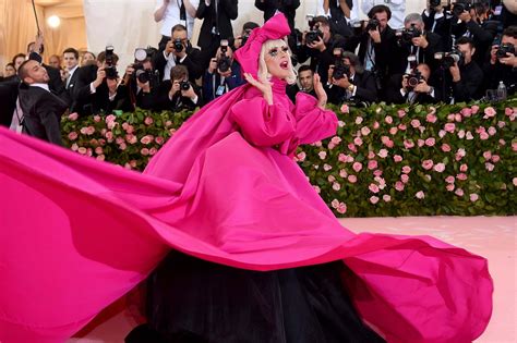 De La Extravagancia Al Ridículo Así Fue La Alfombra Rosa De La Met Gala 2019 Perfil Formosa