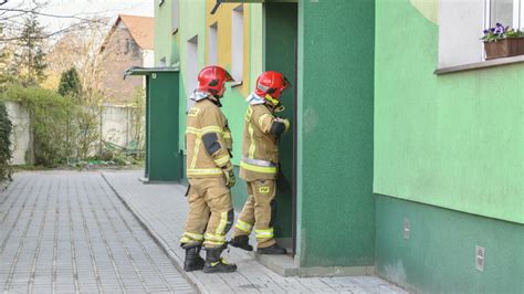 Po Ar W Krakowie Zmar A Latka Kt Ra Wyskoczy A Z Okna P On Cego