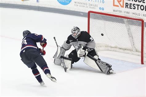 No 7 Uconn Mens Hockey Defeats No 9 Providence In A Shootout The