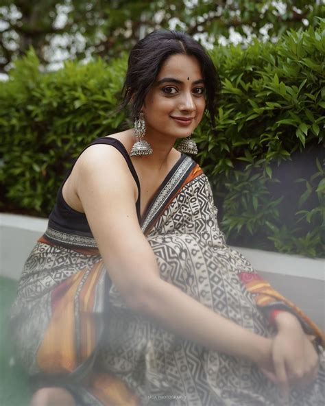 Namitha Pramod സാരിയിൽ സൂപ്പർ സ്റ്റൈലിഷായി നമിത പ്രമോദ് നടിയുടെ ക