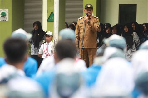 Jadi Pembina Upacara Di SMKN 3 Wali Kota Kota Kita Kota Layak Anak