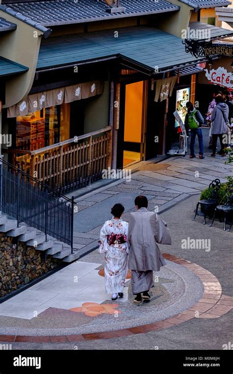 Matsubara Dori Personas Fotograf As E Im Genes De Alta Resoluci N Alamy