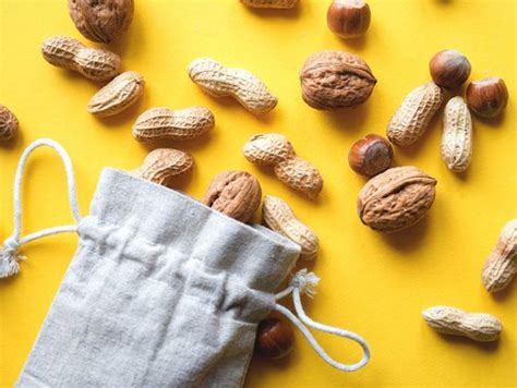 10 Healthy Low-Carb Nuts You Can Eat On A Keto Diet, Per RDs