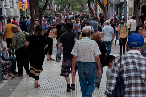 Confirmaron 43 472 nuevos casos y 285 muertes en las últimas 24 horas