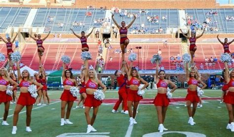 Mustang Spirit Cheer Pom And Mascot Peruna Smu Giving Day