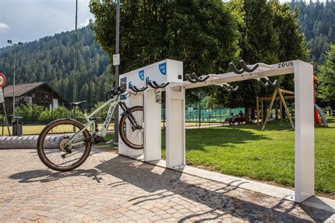 Zeus Charging Station Colonnine Per La Ricarica Di Bici Elettriche