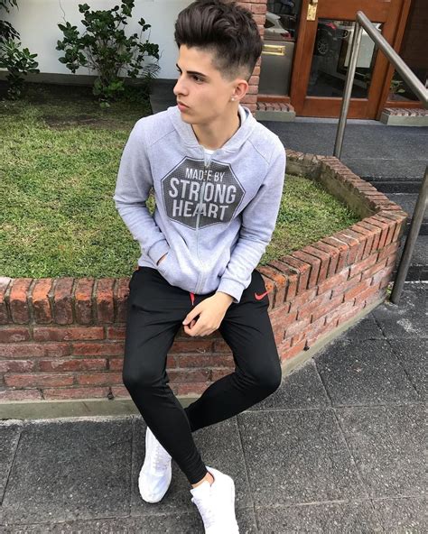 Pin De Mauricio En Young En 2020 Hombres Flacos Ropa Casual De