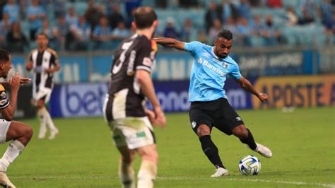 Grêmio joga mal passa sufoco mas garante classificação na Copa do