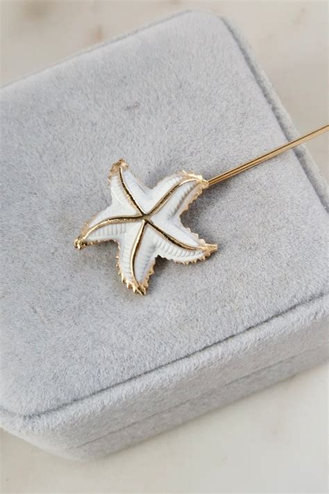 Vintage Pin Starfish Gold Gem