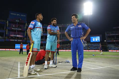 Prithvi Shaw Rishabh Pant And Sachin Tendulkar Share A Light Moment