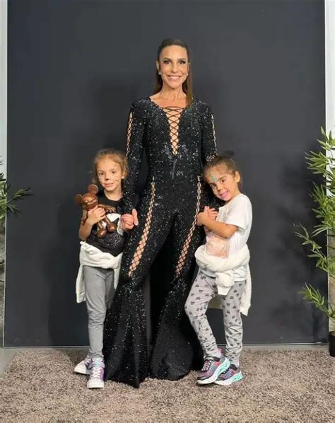 Ivete Sangalo celebra o aniversário das gêmeas no Carnaval