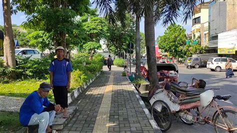 Pasar Legi Kota Surakarta Jalan Kaki Sekitar Monumen Banjarsari Kota