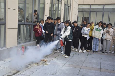 材料与环境工程学院开展实验室应急演练工作 材料与环境工程学院