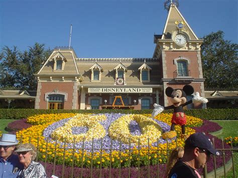 Disneyland Entrance by MichaelSmittson on DeviantArt