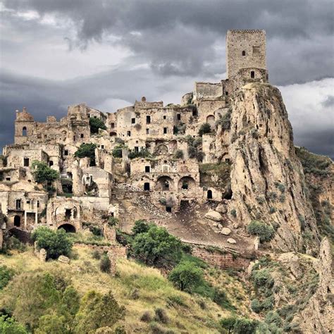 Pronto per un Ghost Tour tutto italiano Ecco le 10 città fantasma