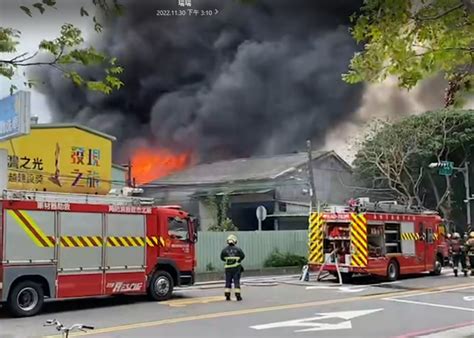 板橋床墊工廠全面燃燒 大量火舌濃煙猛竄 警消搶救中 社會 中時新聞網