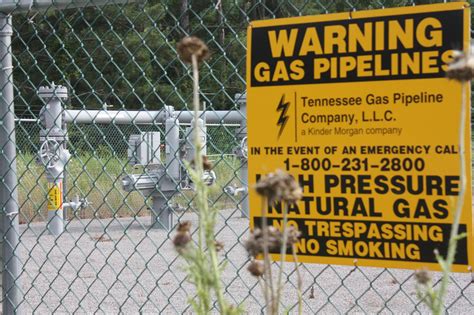 A small Tennessee town evacuates after a gas pipeline explodes | WPLN News