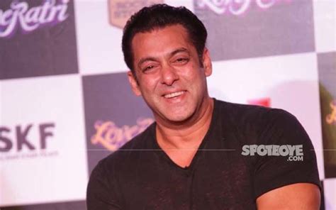 Bigg Boss 15: Salman Khan Pokes Fun At Himself, Says The Show 'Is The ...