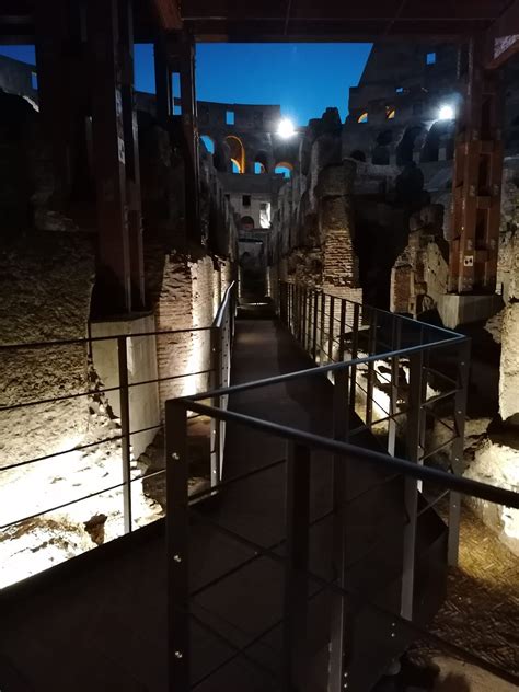 Roma La Luna Sul Colosseo Raddoppia Le Visite Serali Del Sabato