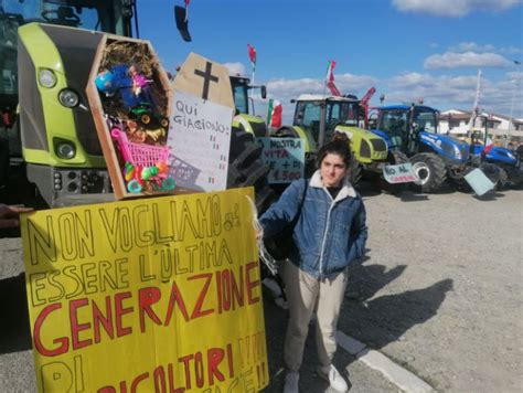 La Protesta Dei Trattori Nel Metapontino Per Denunciare La Crisi Del