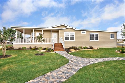 Curb Appeal for Your Manufactured Home | Roberts Communities