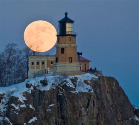 List 94+ Pictures Lighthouses At Night And Moon Superb