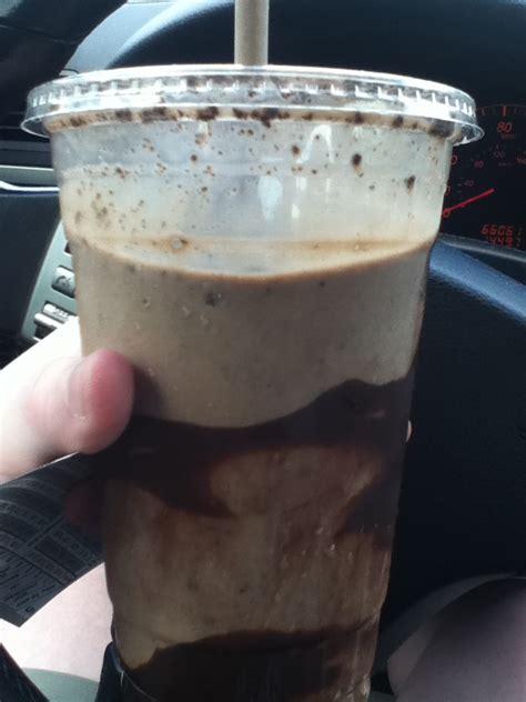 Foodette Reviews: Arby's Jamocha Oreo Shake