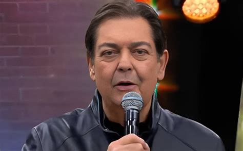 Faustão está sedado e respira ajuda de aparelhos coração não foi