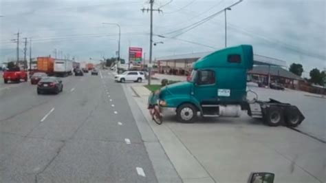 [video] Ciclista Se Salvó De Morir Aplastado Por Un Camión Cooperativa Cl