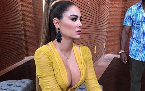 Ninel Conde se luce con provocativo traje de baño y muestra de más