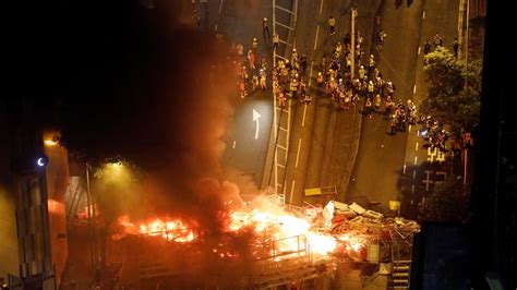 Los Manifestantes Desaf An Las Prohibiciones Y Llenan Las Calles De