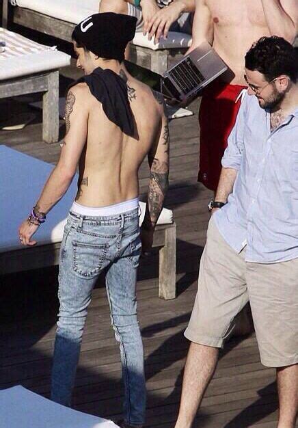 Zayn Malik Flashing Bare Ass Naked Male Celebrities